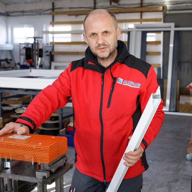 &lt;p&gt;Luka Gusić-Janjić je uz pomoć bespovratnih sredstava Županije kupio strojeve i opremu namijenjene za unaprjeđenje proizvodnje tvrtke ”ALUPLUS”&lt;/p&gt;