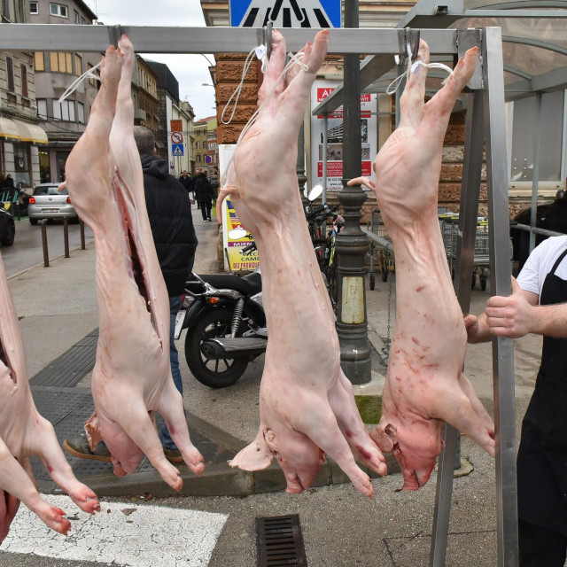 &lt;p&gt;Prosječan Hrvat na godinu pojede 32 kilograma svinjetine, daleko više od ostalih vrsta mesa&lt;/p&gt;
