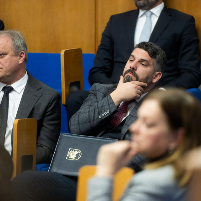 <p>U tijeku je sjednica gradskog vijeca Grada Zadra na kojoj se predstavlja prijedlog proracuna za 2024. godinu. Na fotografiji: Branko Dukić i Ante Ćurković</p>