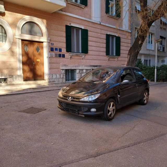 <p>Automobil Split</p>
