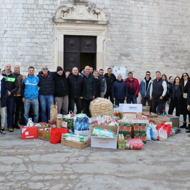 &lt;p&gt;Devetu godinu zaredom zadarska sekcija Hrvatskog zbora sportskih novinara inicirala je veliku humanitarnu akciju doniranja za Socijalnu samoposlugu Zadar&lt;/p&gt;