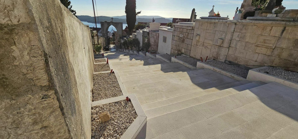 &lt;p&gt;Obnovljene stepenice na šibenskom groblju sv. Ane&lt;/p&gt;