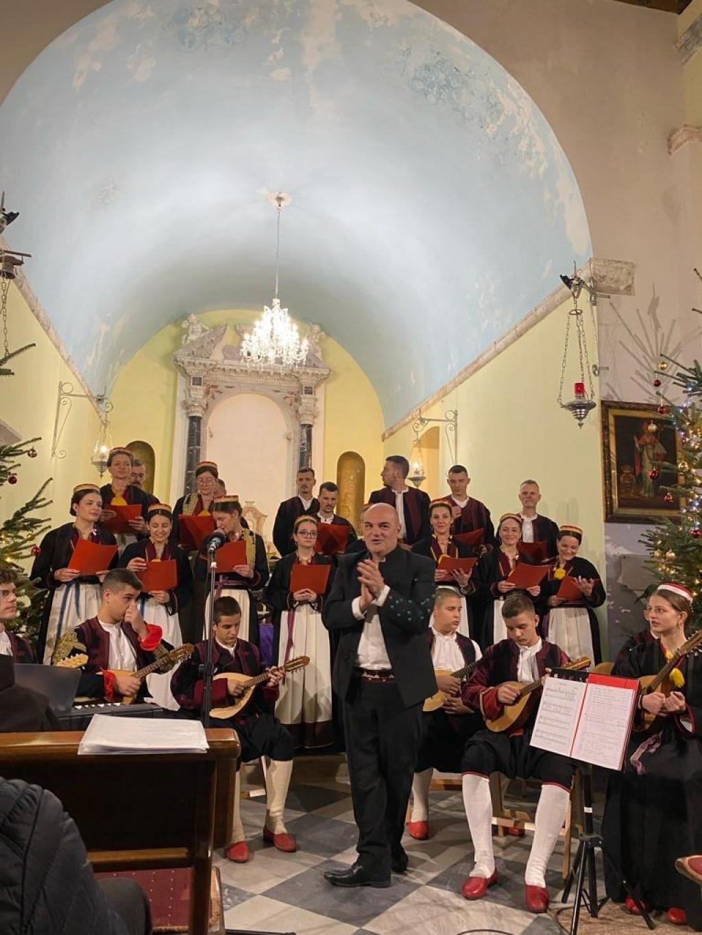 &lt;p&gt;KUD Stjepan Radić i prijatelji održali tradicionalni koncert kolendi i i božićnih pjesama&lt;/p&gt;