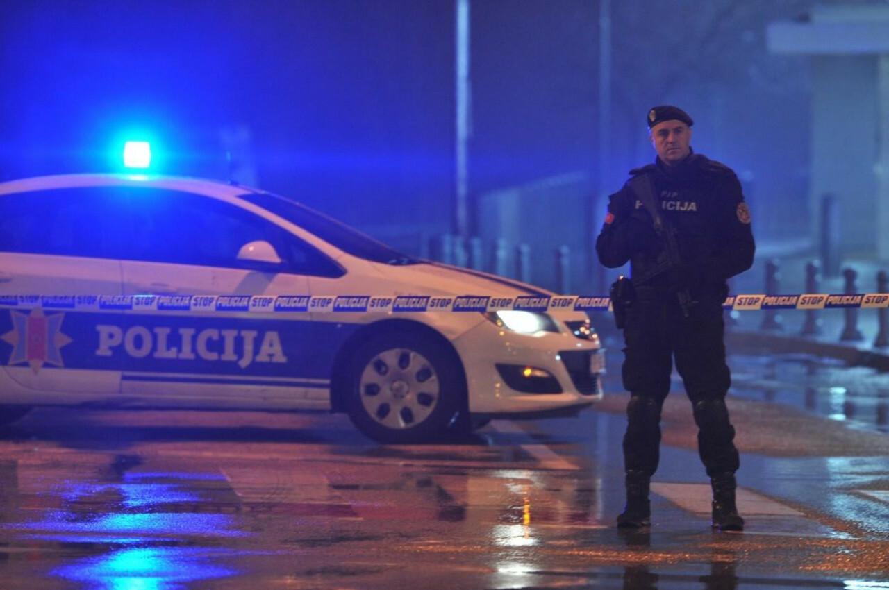 Slobodna Dalmacija U Stra Noj Nesre I U Crnoj Gori Poginuo Mladi Bra Ni Par Do Li Su Na