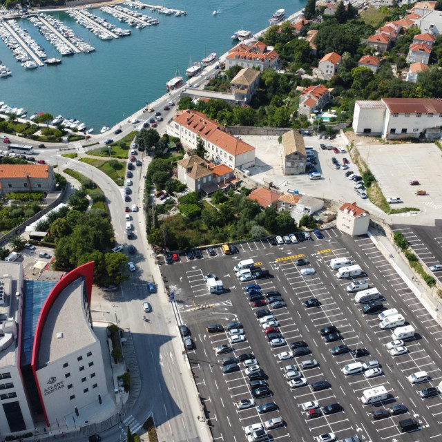 &lt;p&gt;Grand parking Dubrovnik&lt;/p&gt;
