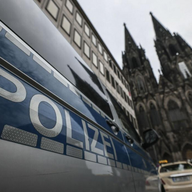 &lt;p&gt;Policijski kombi na ulici u Kölnu&lt;/p&gt;