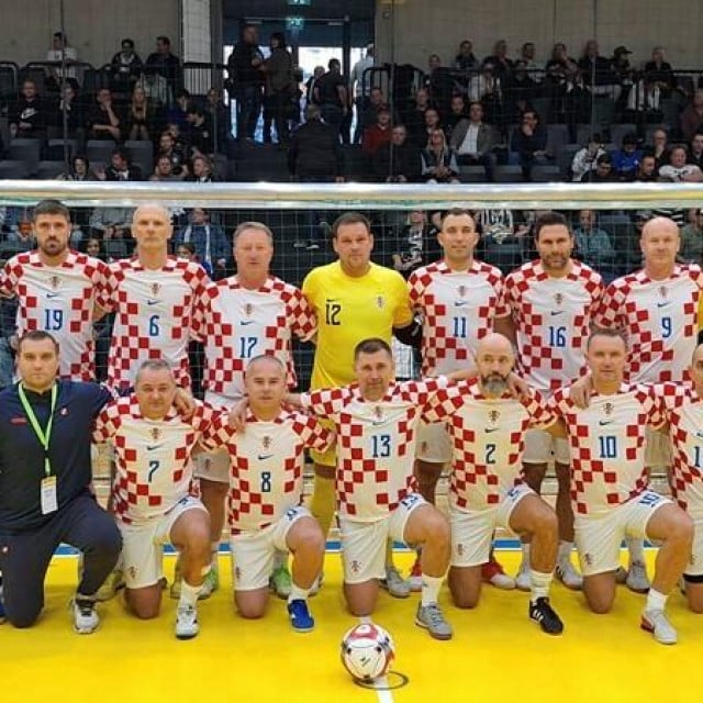 <p>Zadranin Ante Džaja (u sredini) u dresu reprezentacije</p>