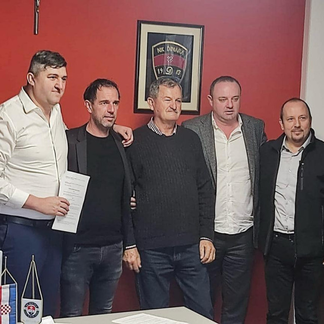 &lt;p&gt;U službenim prostorijama NK Dinara u Kninu, potpisana je suradnja između klubova NK Dinara i HNK Šibenik&lt;/p&gt;