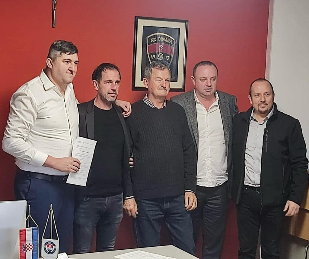 &lt;p&gt;U službenim prostorijama NK Dinara u Kninu, potpisana je suradnja između klubova NK Dinara i HNK Šibenik&lt;/p&gt;