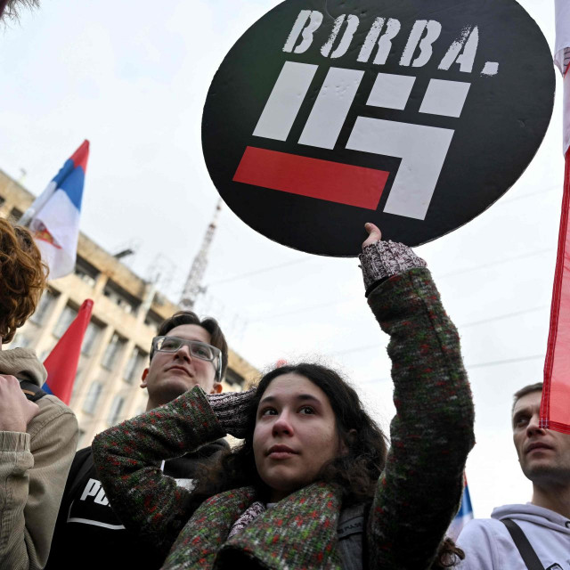 &lt;p&gt;Zbog dovođenja glasača Beograđani su tjednima na ulicama&lt;/p&gt;
