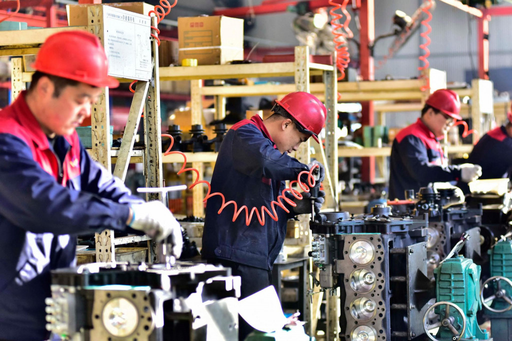 &lt;p&gt;Kineski radnici u tvornici motora u Qingzhou. Njihova produktivnost i organizacija rada nedostižna je za zapadne kompanije&lt;/p&gt;