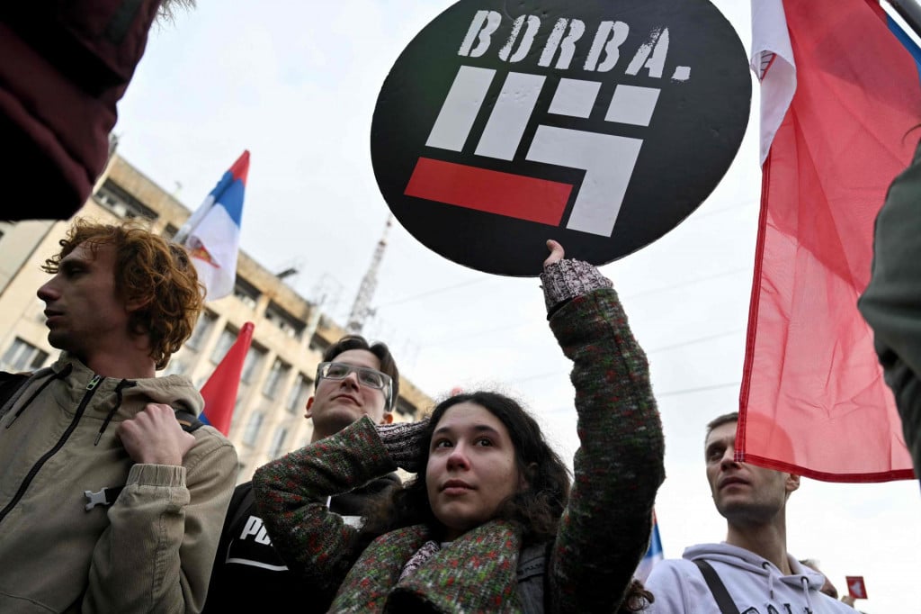 &lt;p&gt;Zbog dovođenja glasača Beograđani su tjednima na ulicama&lt;/p&gt;