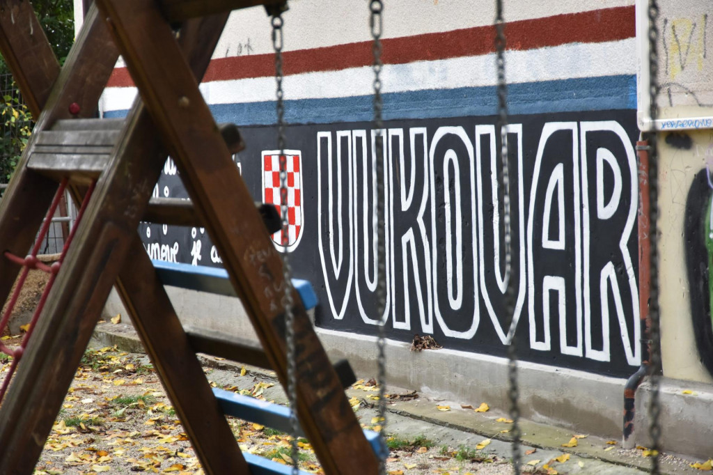 &lt;p&gt;Pula. 181122.&lt;br&gt;
Vukovarska ulica.&lt;br&gt;
Murali na sjecanje zrtava Domovinskog rata stadalih u Vukovaru.&lt;br&gt;