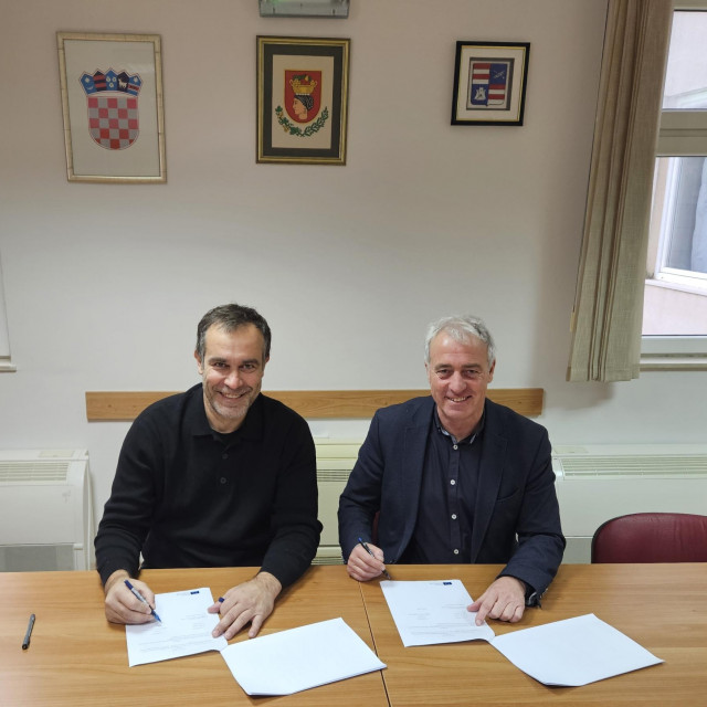 &lt;p&gt;Ugovor su potpisali župski načelnik Silvio Nardelli i Marko Dabrović iz tvrtke Studio 3LHD&lt;/p&gt;