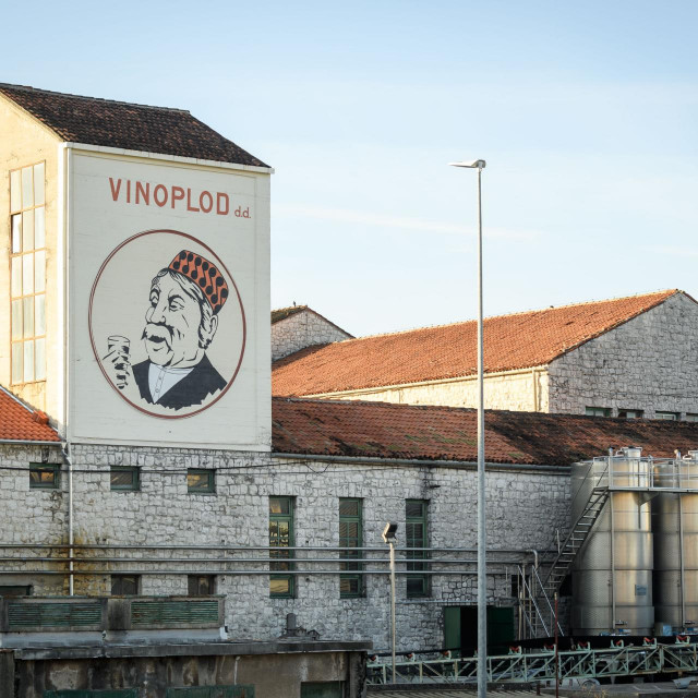 &lt;p&gt;Prepoznatljivi mural odlazi u povijest, ‘Vinoplod‘ nakon dugih šest desetljeća mijenja proizvodnu lokaciju&lt;/p&gt;