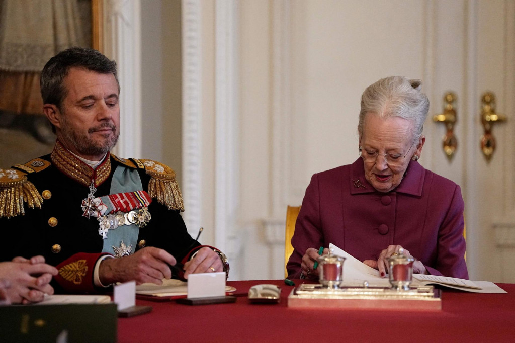 &lt;p&gt;Kraljica Danske Margreta II abicirala je danas, i prijestlje predalaa svome sinu, Frederiku X&lt;/p&gt;

&lt;p&gt; &lt;/p&gt;

&lt;p&gt;a&lt;/p&gt;