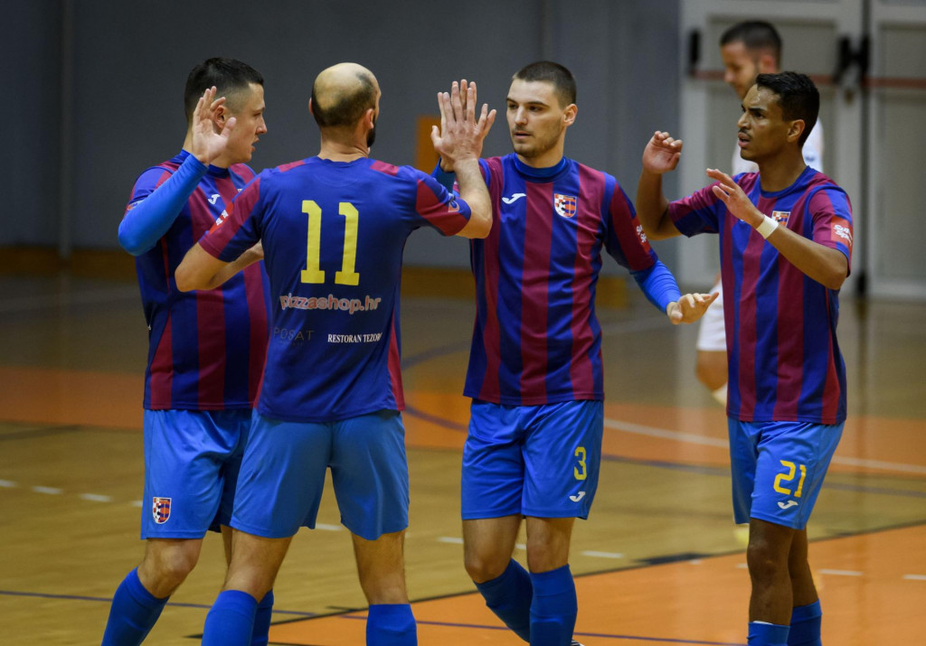 &lt;p&gt;Slave igrači Squarea pobjedu na Baldekinu protiv Futsal Crnice&lt;/p&gt;