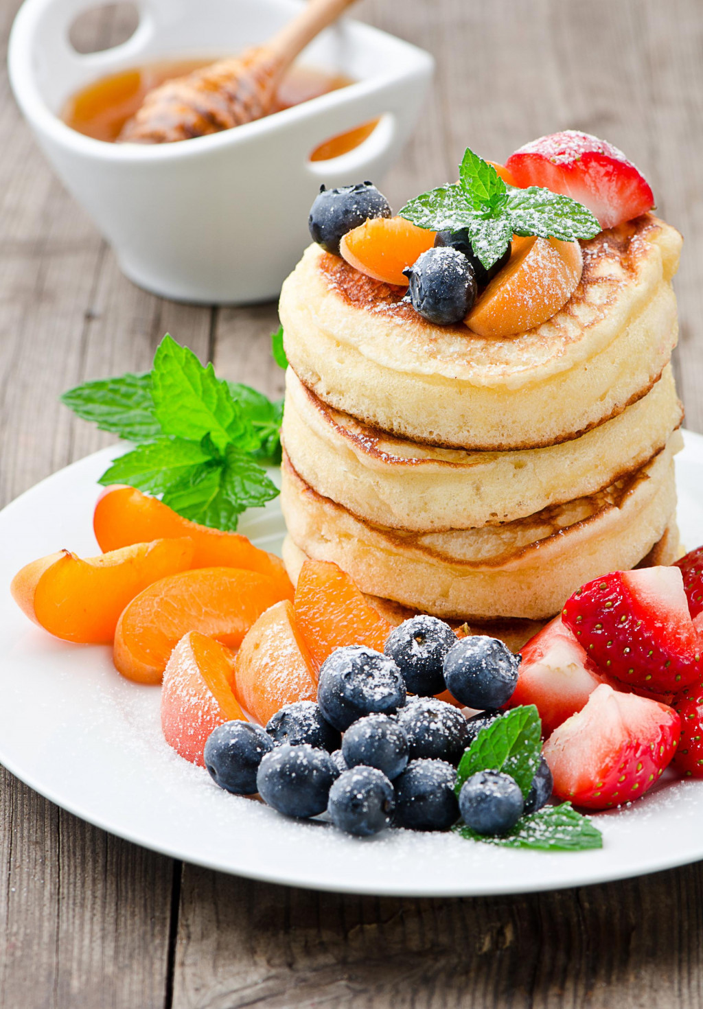 &lt;p&gt;fresh pancakes with fruits&lt;/p&gt;