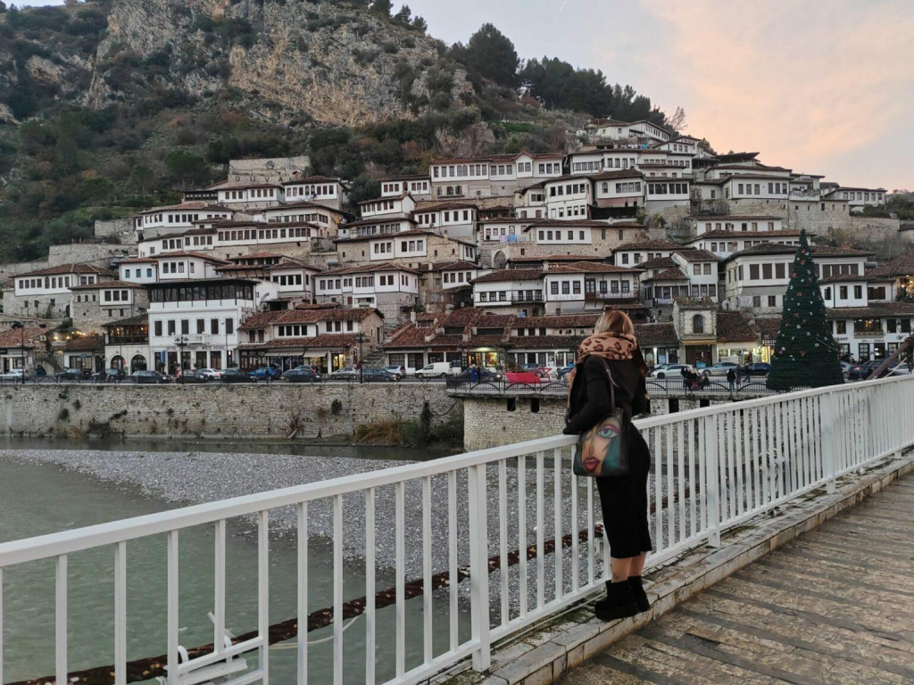 &lt;p&gt;Gradić Berat, ‘grad tisuću prozora‘ posjetila je Martina Švaljek na još jednom putovanju kroz Albaniju&lt;/p&gt;
