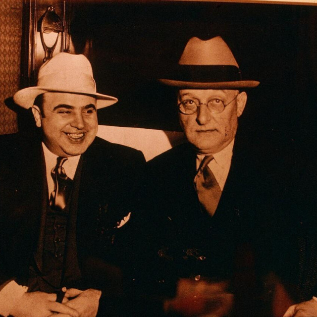 &lt;p&gt;Al Capone (lijevo) u dobrom raspoloženju i dobrom društvu&lt;/p&gt;