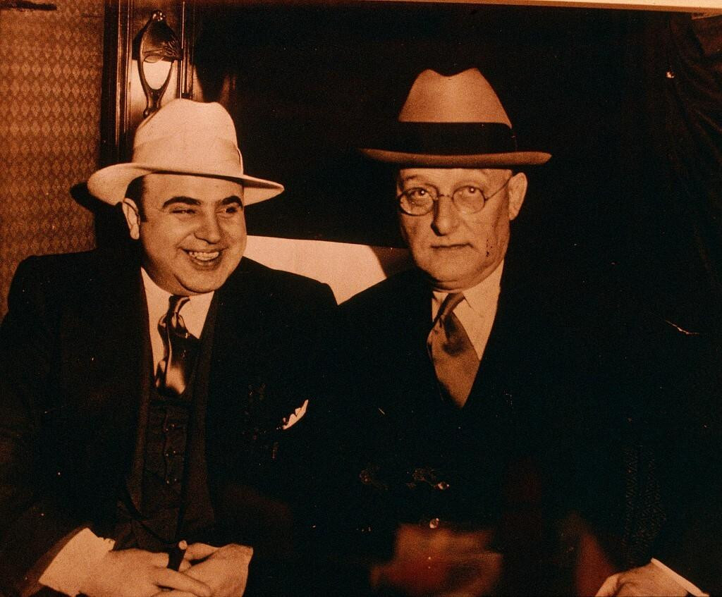 &lt;p&gt;Al Capone (lijevo) u dobrom raspoloženju i dobrom društvu&lt;/p&gt;