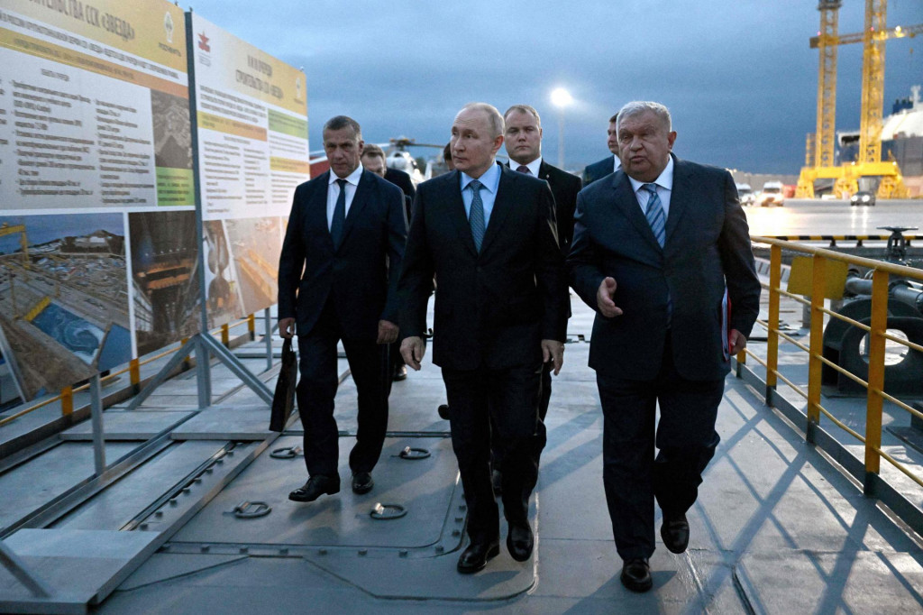 &lt;p&gt;Putin i Sečin u obilasku tankera za prijevoz plina ‘Aleksej Kosigin‘&lt;/p&gt;