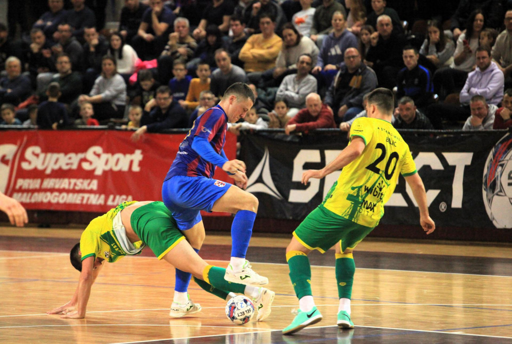 &lt;p&gt;Square - Stanoinvest Futsal Pula&lt;br&gt;
 &lt;/p&gt;