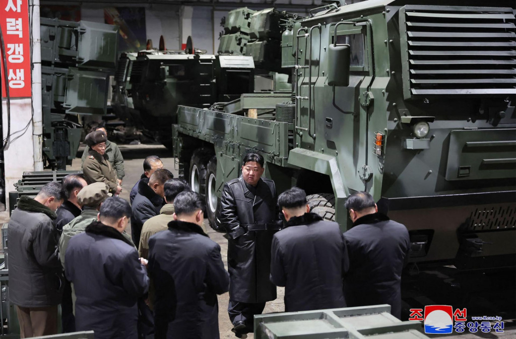 &lt;p&gt;Kim Jong-un u inspekciji vojne opreme na nepoznatoj lokaciji&lt;/p&gt;