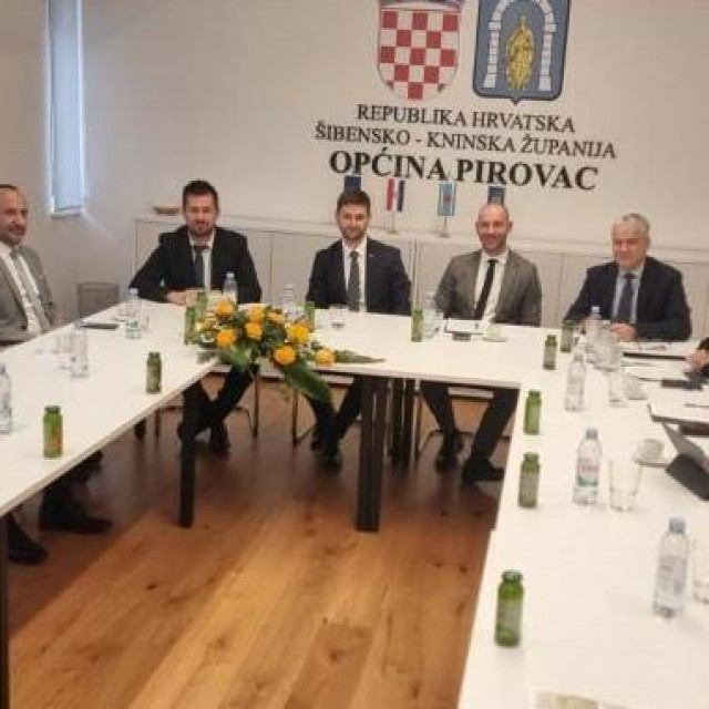 &lt;p&gt;Ministar gospodarstva Damir Habijan na važnom sastanku u Pirovcu&lt;/p&gt;