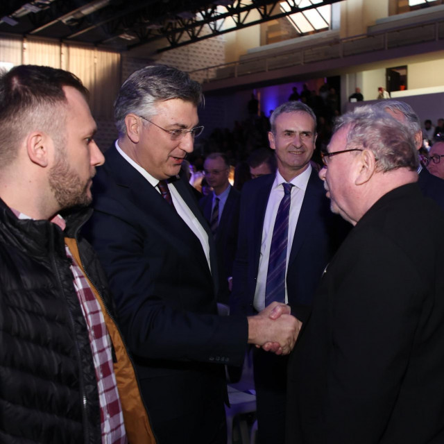 &lt;p&gt;Andrej Plenković, Krunoslav Katičić i Vladimir Šeks na 34.  obljetnice osnutka Hrvatske demokratske zajednice.&lt;/p&gt;