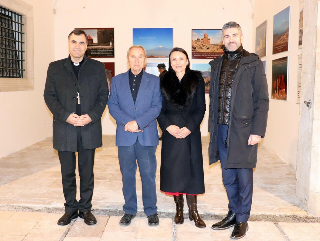 &lt;p&gt;Franković sa suradnicima sudjelovao na otvorenju izložbe ””Armenia Sacra – ogled o sakralnoj arhitekturi”&lt;/p&gt;