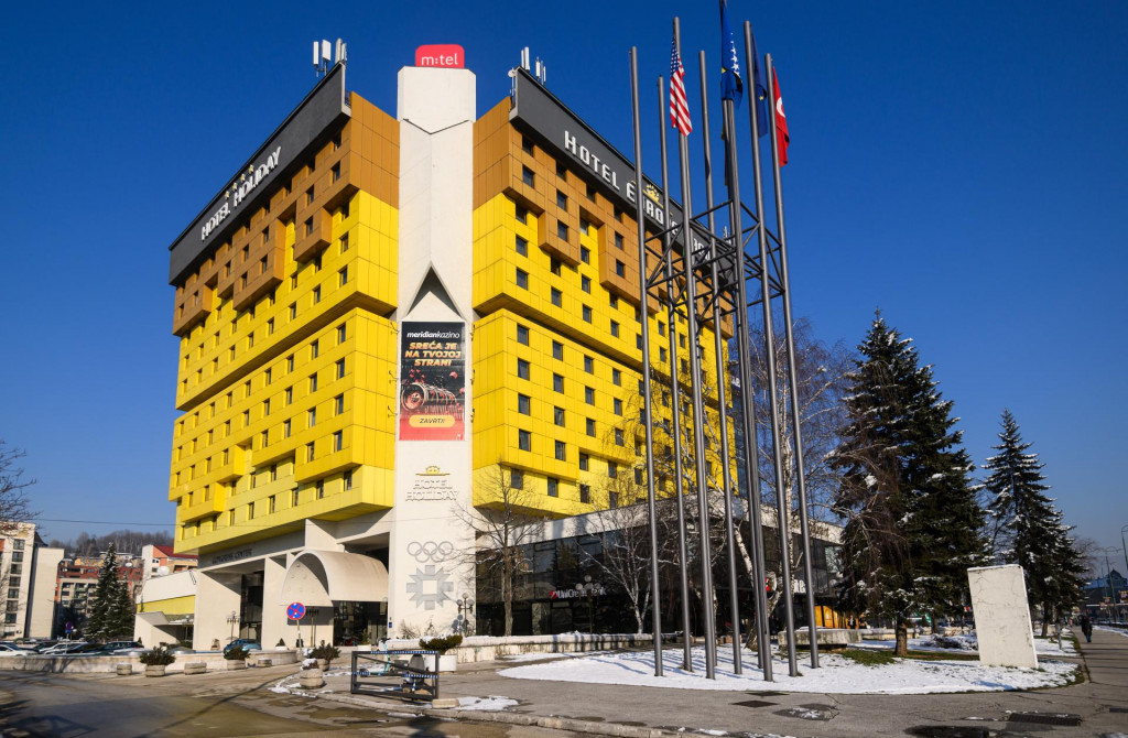 &lt;p&gt;Hotel Holiday, nekadašnji hotel Holliday Inn, otvoren za 14. Zimske olimpijske igre Sarajavo 1984., projektirao je arhitekt Ivan Štraus&lt;/p&gt;

&lt;p&gt; &lt;/p&gt;