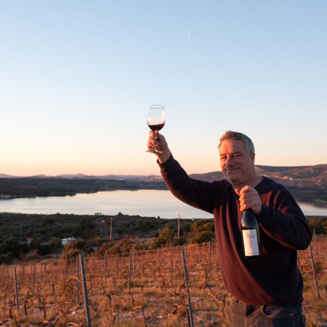 &lt;p&gt;Vinar i digitalni nomad Mike Pulley u svom vinogradu u Jadrtovcu&lt;/p&gt;