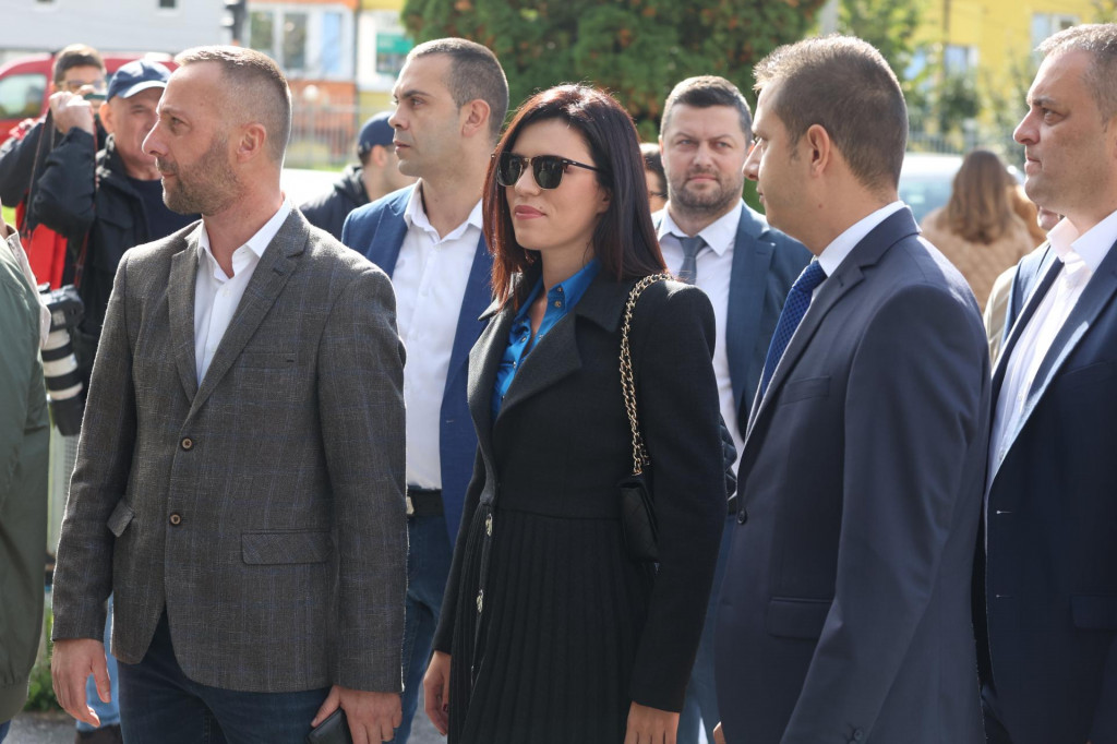 &lt;p&gt;Sanja Vulić sa stranačkim kolegama&lt;/p&gt;