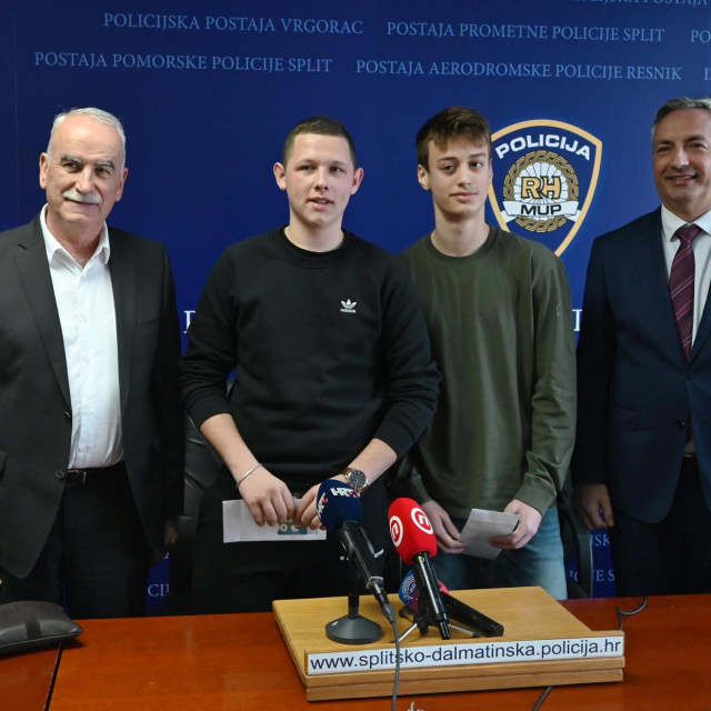 &lt;p&gt;Ante Radovčić i Slobodan Marendić s nagrađenim učenicima&lt;/p&gt;