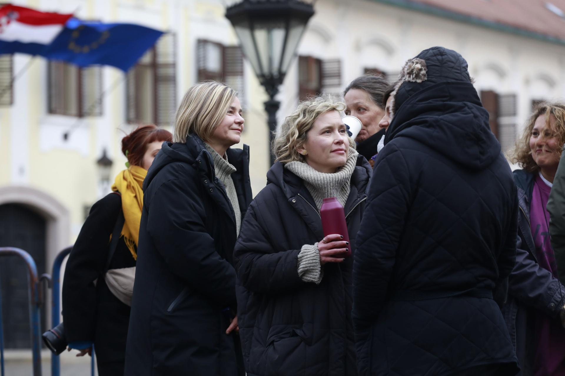 Slobodna Dalmacija Incident Na Markovom Trgu Nepoznati Mu Karac Napao Prosvjednike