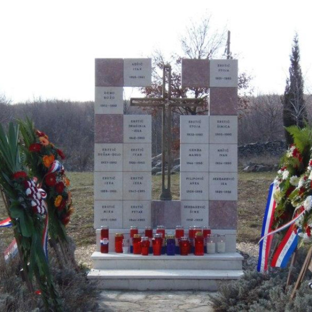<p>Spomenik civilnim žrtvama u Medviđi</p>