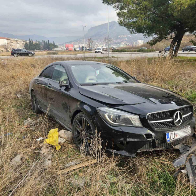 &lt;p&gt;automobil dubrovačkih registracija sletio s ceste kod Mostara&lt;/p&gt;