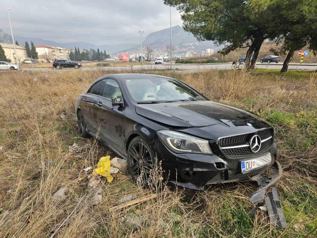 &lt;p&gt;Automobil dubrovačkih registracija sletio s ceste kod Mostara&lt;/p&gt;
