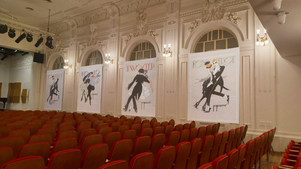 &lt;p&gt;Koncertna dvorana Ive Tijardovića u kojoj se večeras održava bal; sjedalice će, jasno, biti uklonjene&lt;/p&gt;