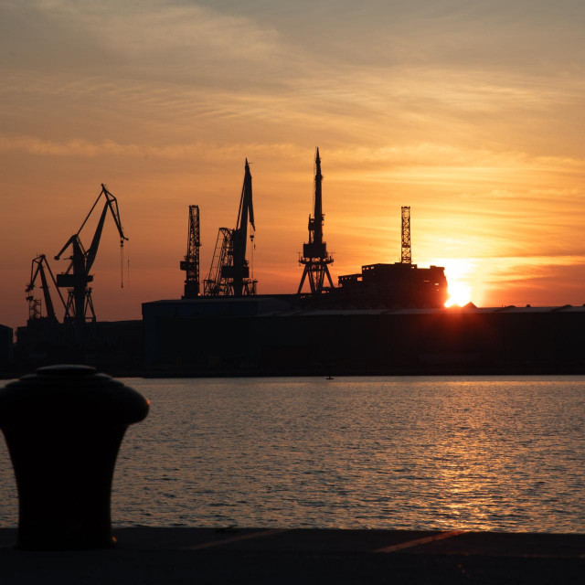 &lt;p&gt;Zalazak sunca nad brodogradilištem Uljanik&lt;/p&gt;