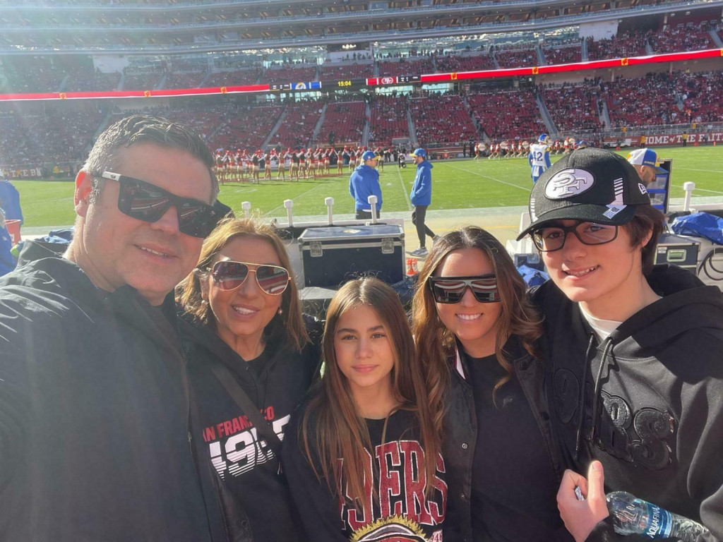 &lt;p&gt;Gordan i njegova obitelj na Levi’s stadionu, domu San Francisco 49ersa&lt;/p&gt;