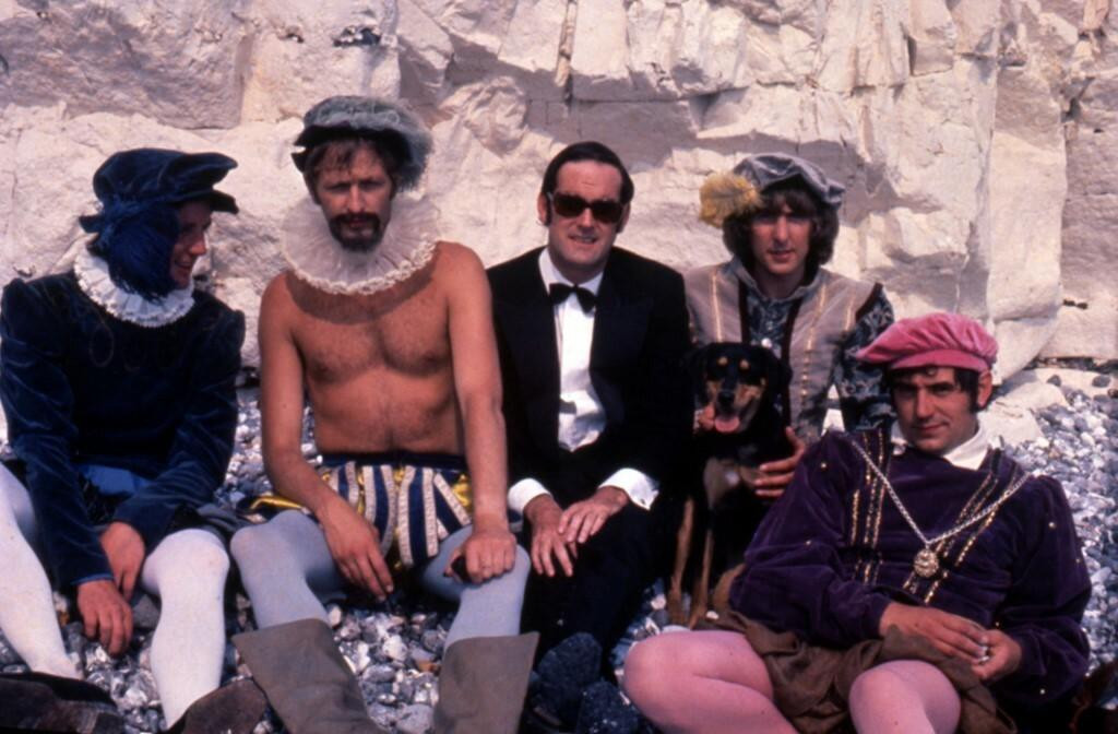 &lt;p&gt;”Monty Python‘s Flying Circus”: Graham Chapman, Eric Idle, Terry Jones, Michael Palin, Terry Gilliam, John Cleese&lt;/p&gt;