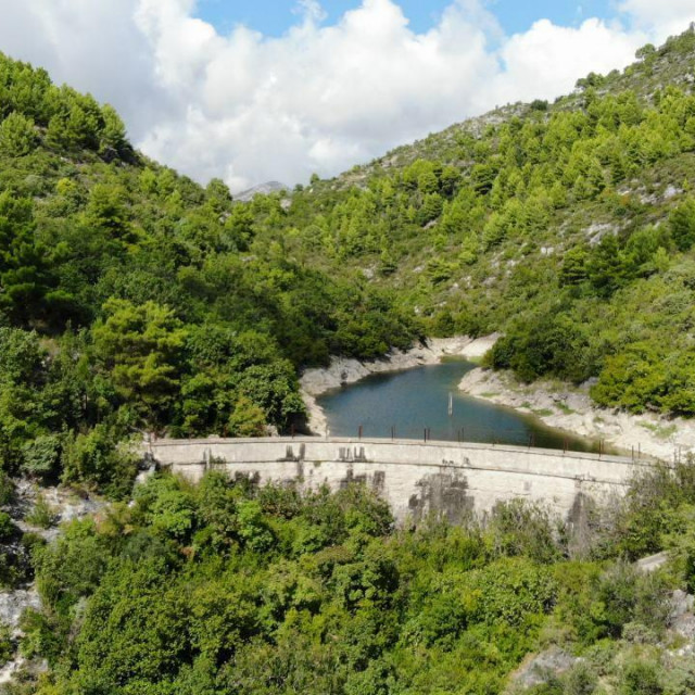 &lt;p&gt;Malo je poznato da u Orašcu postoji veliko akumulacijsko jezero nazvano Kočišta&lt;/p&gt;