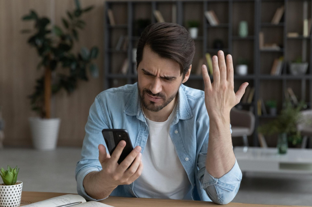 &lt;p&gt;Telephone problem. Upset angry millennial male feel outraged by bad wrong work of smartphone app poor weak wifi signal. Worried nervous young man missed business phone call get too much spam messages&lt;/p&gt;