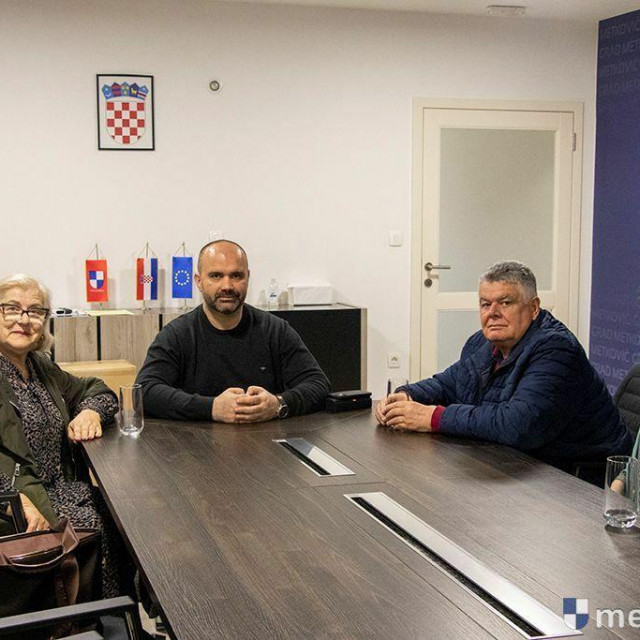 &lt;p&gt;Nela Orlović i Tanja Medak kod gradonačelnika Dalibor MIlana&lt;/p&gt;