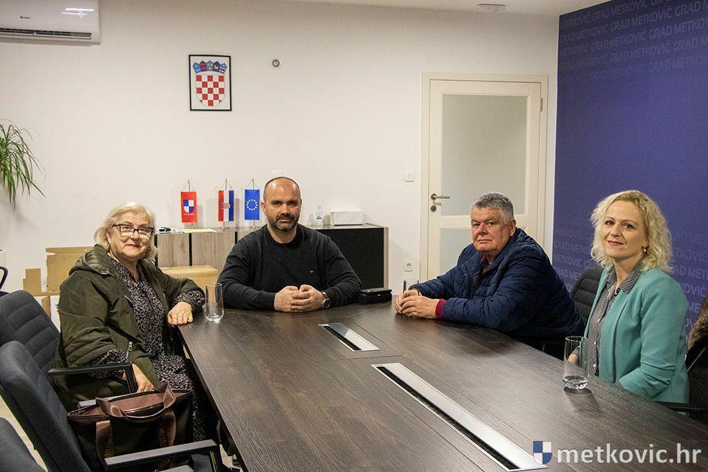 &lt;p&gt;Nela Orlović i Tanja Medak kod gradonačelnika Dalibor MIlana&lt;/p&gt;