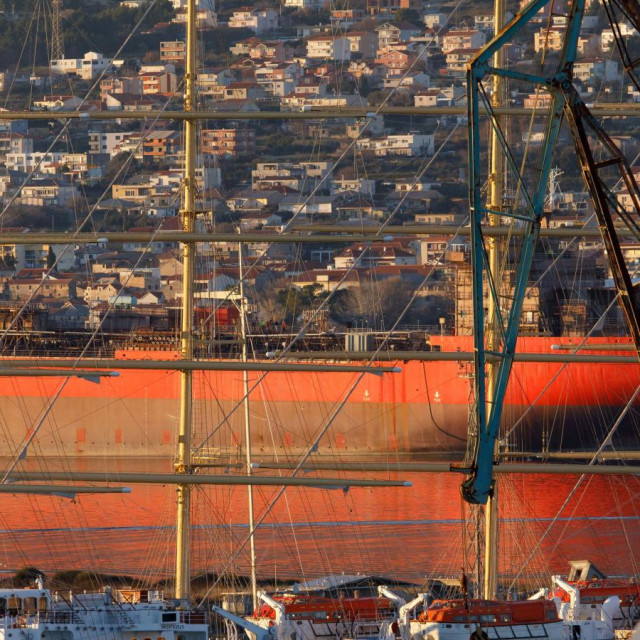&lt;p&gt;”Onega Gulf”, tanker za prijevoz kemikalija i naftnih derivata, dug 183 metra i nosivosti 45.000 tona&lt;/p&gt;