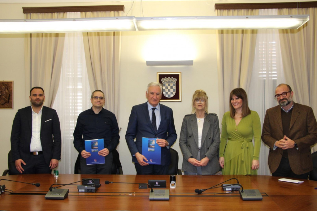 &lt;p&gt;Potpisan ugovor o izradi projektno-tehničke dokumentacije za izgradnju i opremanje nove zgrade OŠ don Mihovila Pavlinovića&lt;/p&gt;