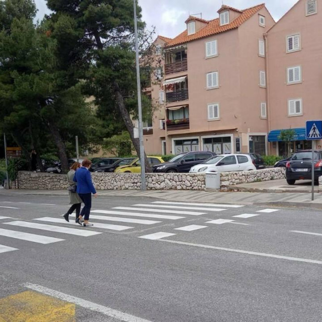 &lt;p&gt;Pješački prijelaz na početku Vojnovića, kod skretanja za OB Dubrovnik jedan je od opasnijih u Dubrovniku&lt;/p&gt;
